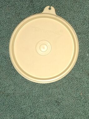 Tupperware Round Beige Container Lid Mold # 215-20